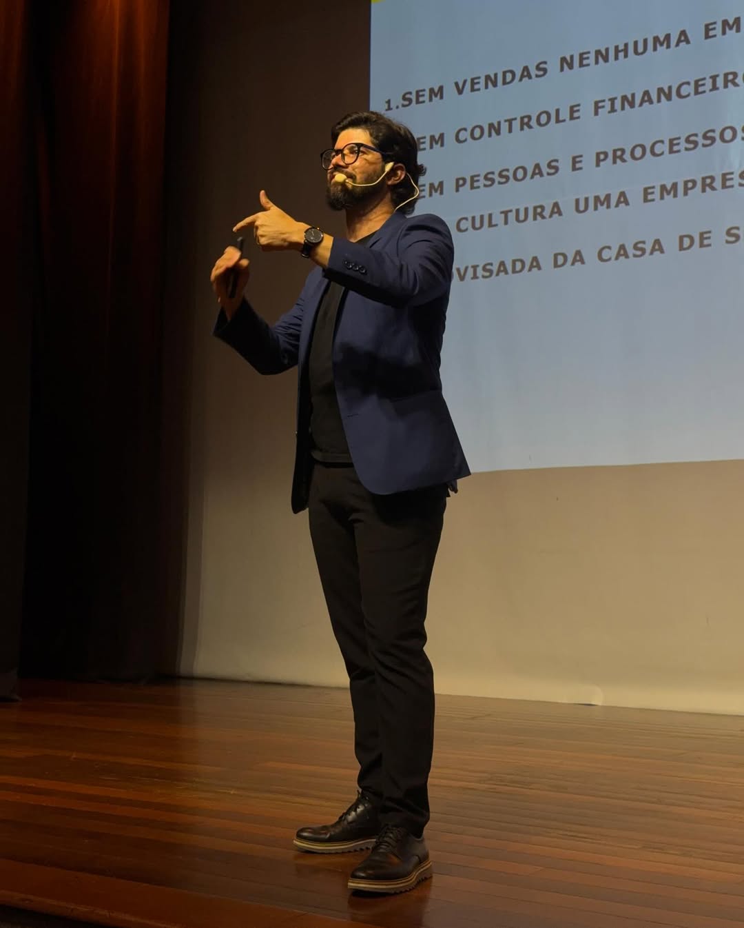 Oséias Nunes em palestra